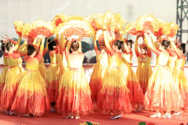 新疆阿图什“强国复兴有我·童心献礼二十大”庆六一文艺汇演圆满举办